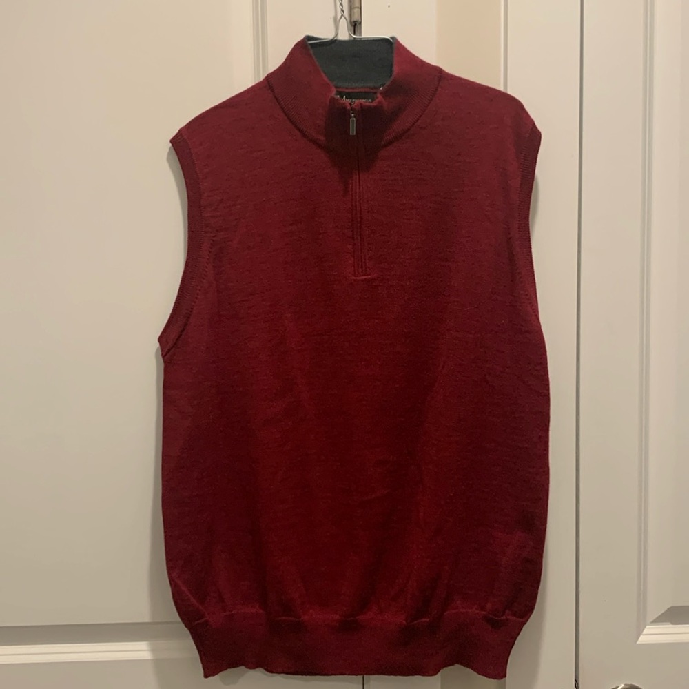 Neiman Marcus Sleeveless  Pull on Vest